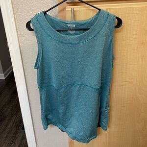 Duluth Trading Womens Sz medium Teal Blue Grow Getter Tank Top Polyester Blend